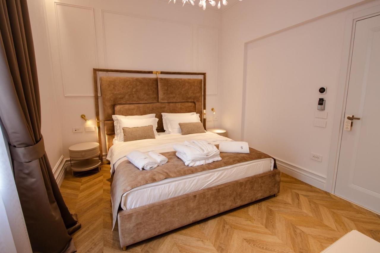 The Crown Boutique & 4* Tiranë
