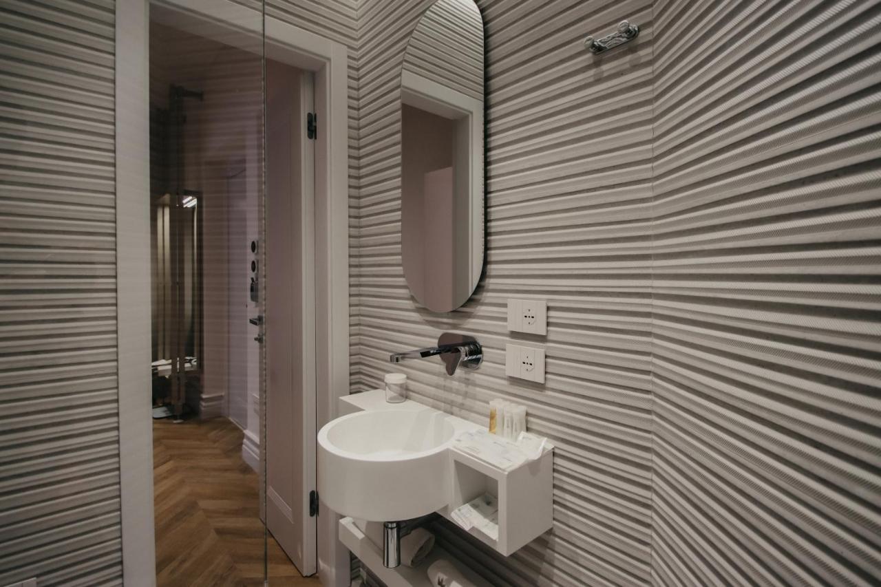The Crown Boutique & 4* Tiranë