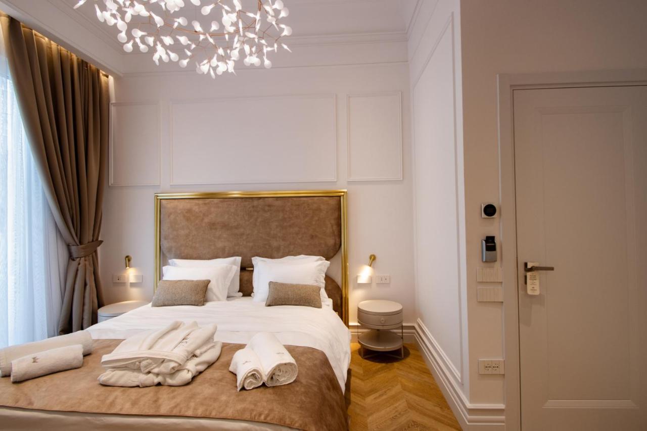 Hotel The Crown Boutique &