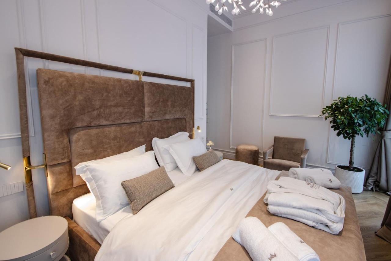 The Crown Boutique & 4*