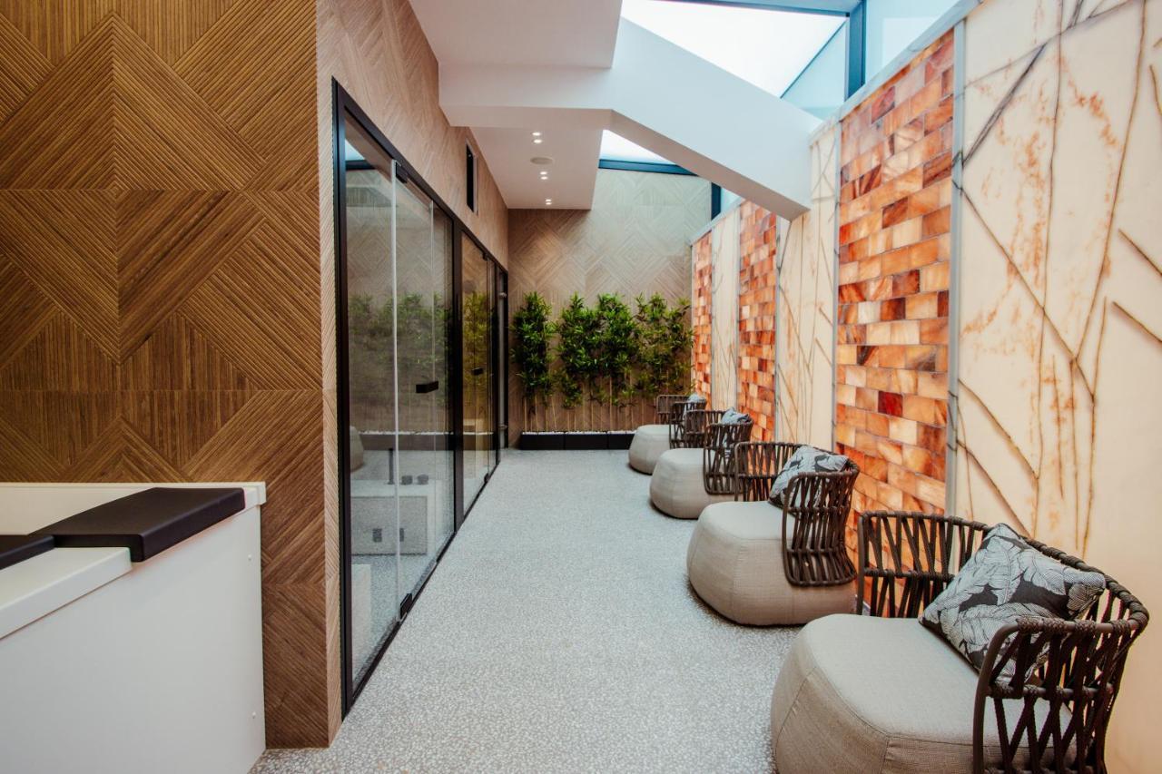 Hotel The Crown Boutique & Tirana