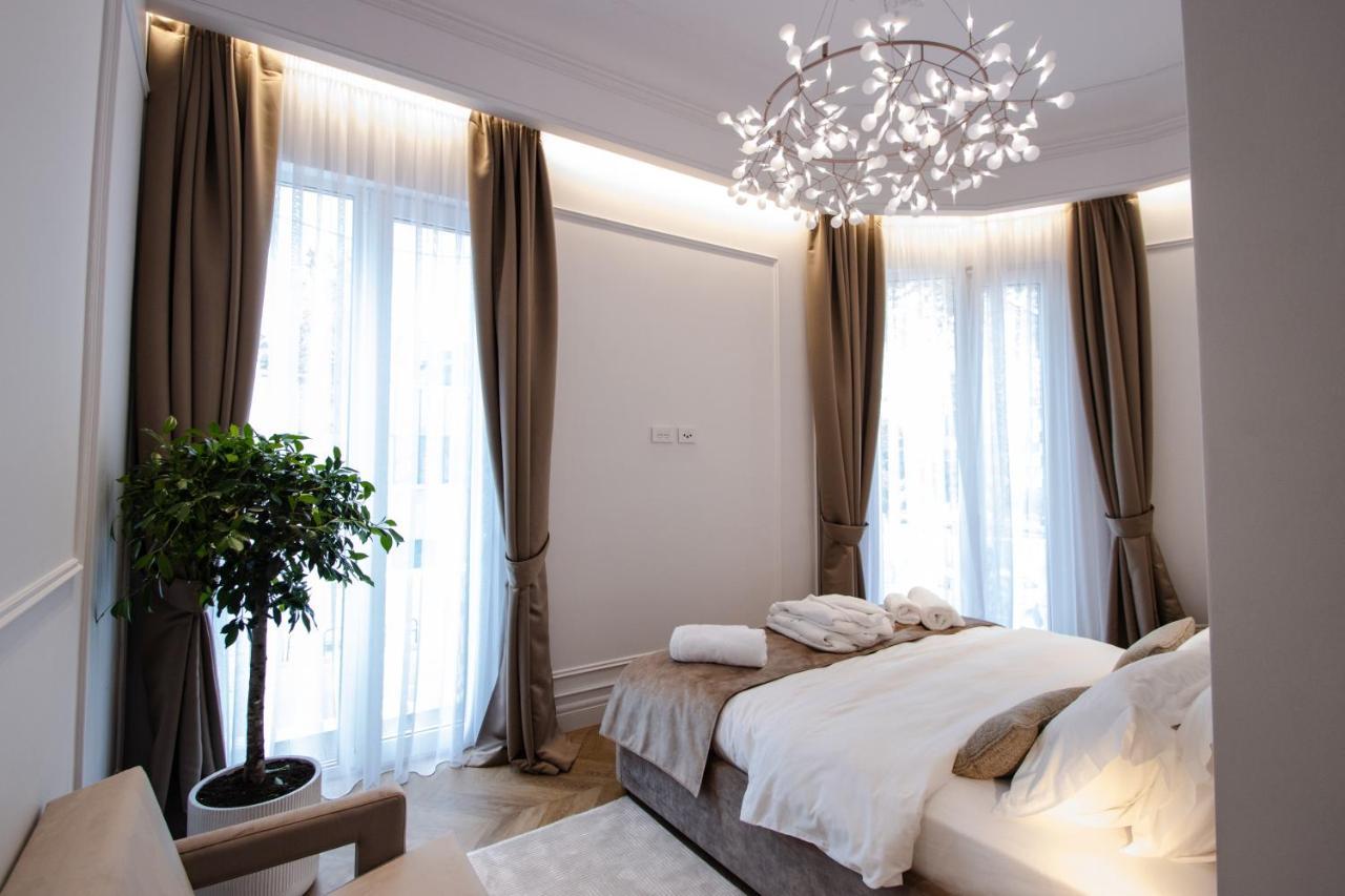 Hotel The Crown Boutique & Tirana