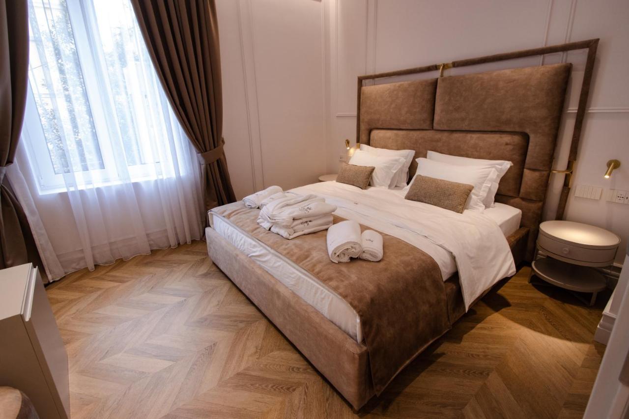 The Crown Boutique & 4*