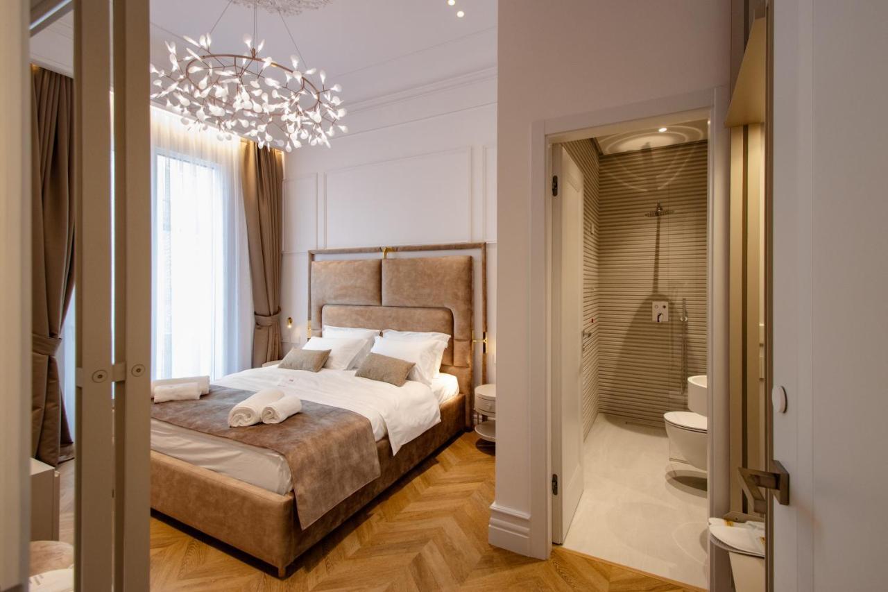 Hotel The Crown Boutique & Tirana