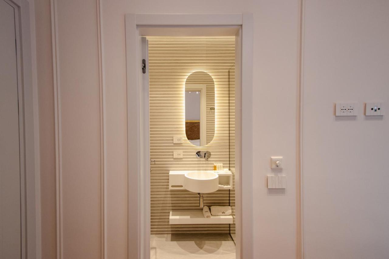 Hotel The Crown Boutique & Tirana