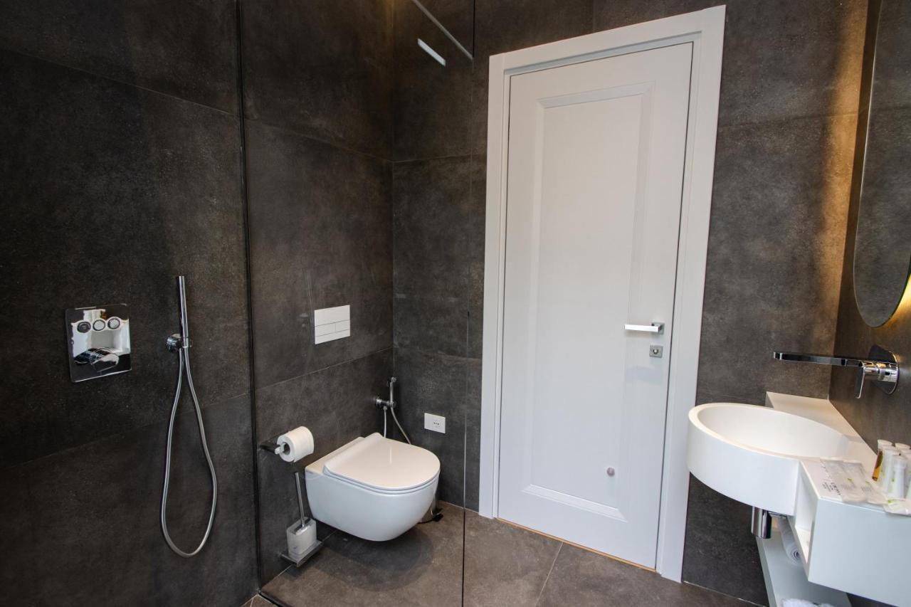 Hotel The Crown Boutique & 4*