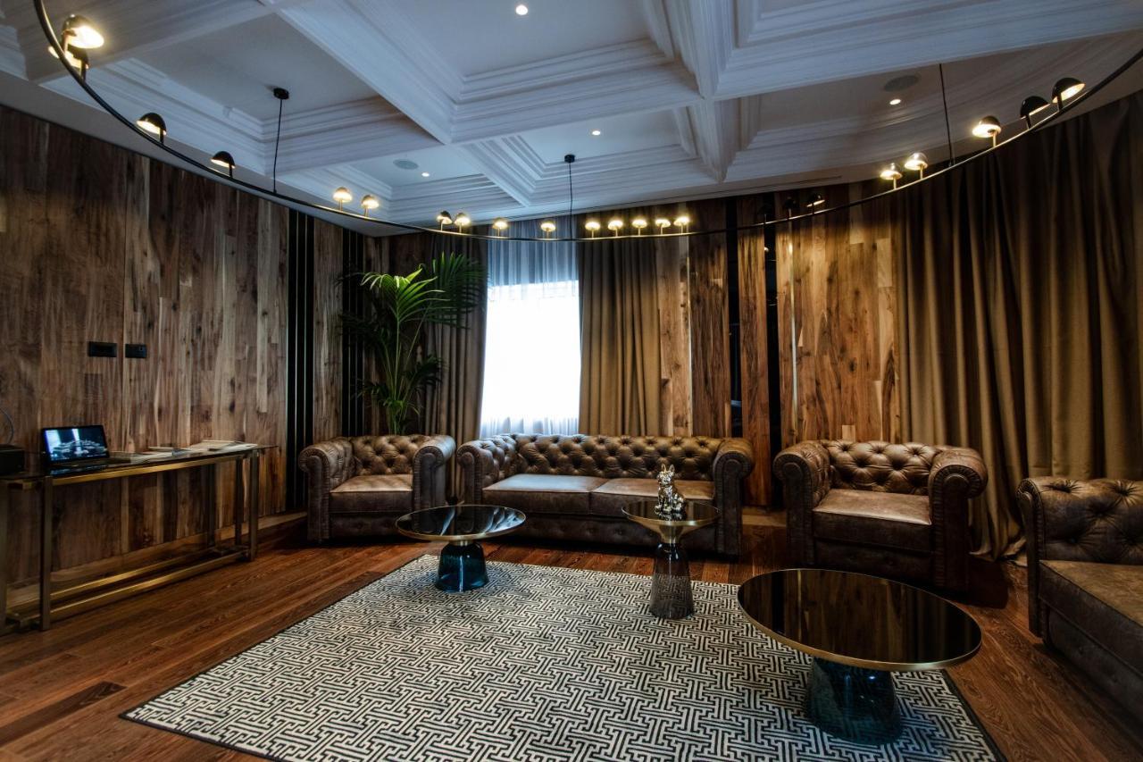 Hotel The Crown Boutique &