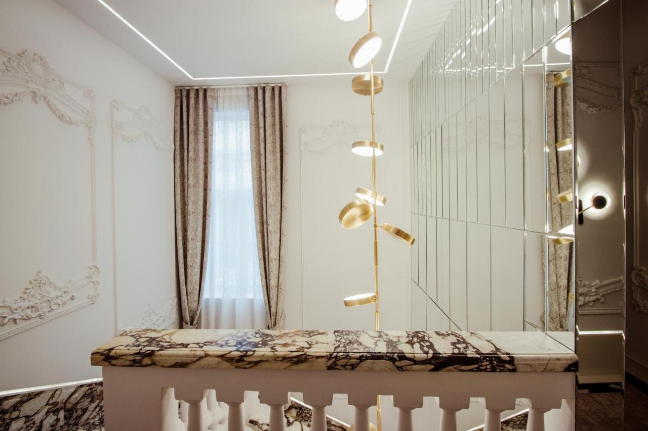 The Crown Boutique & Tirana