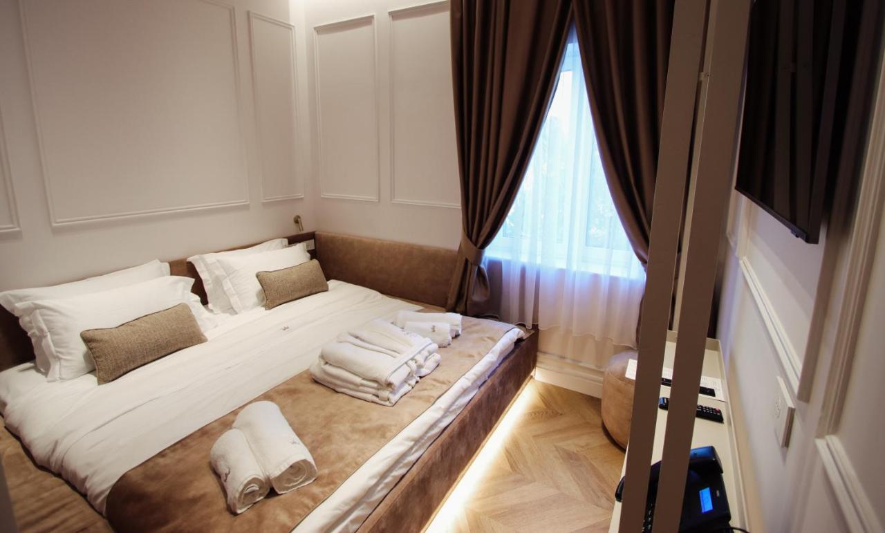 The Crown Boutique & 4*