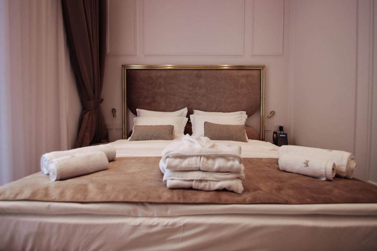 The Crown Boutique & 4*