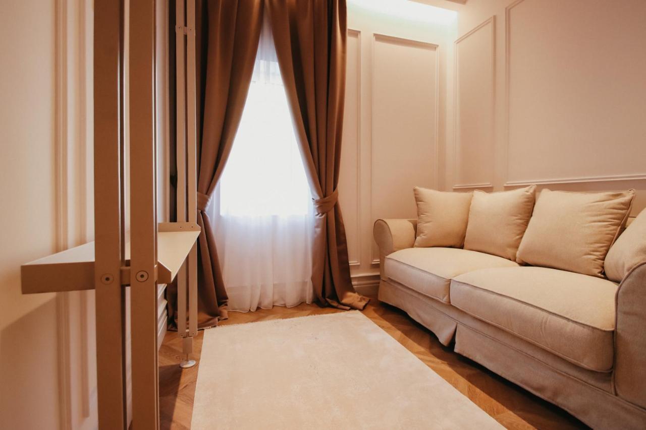 Hotel The Crown Boutique & Tirana